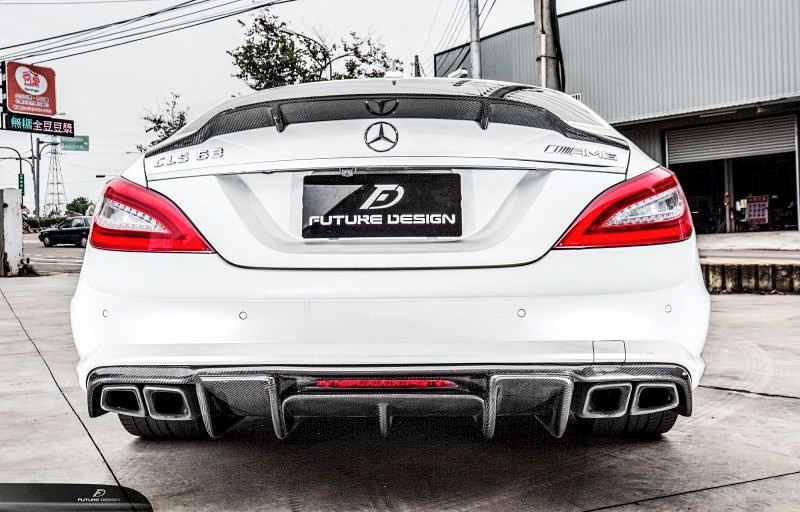 W218 CLS - Renntech style Carbon Rear Diffuser 03
